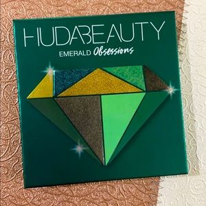 HUDA BEAUTY Emerald Obsessions Eyeshadow Palette